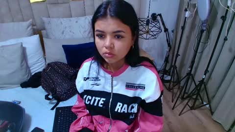 Snapshot of lizz_tender chatting on 18, 10, 2025 Lizz online show from 18, 10, 2025