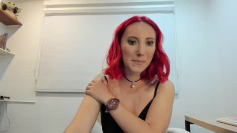 Snapshot of lizzdoux chatting on 8, 10, 2025 lizzdoux online show from 8, 10, 2025