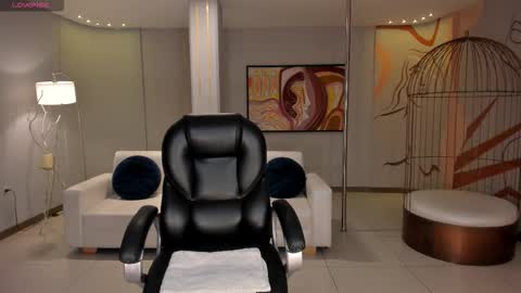 Lizzi  online show from 25, 11, 2025