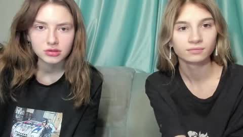 lizzi_muur online show from 2, 1, 2025