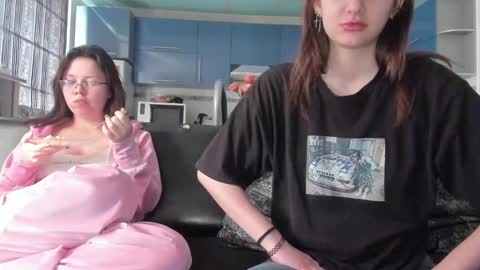 lizzi_muur online show from 12, 3, 2025