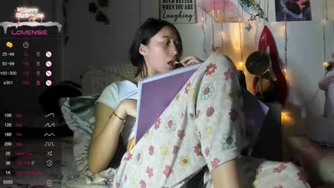 Snapshot of lizzy_kawuaii chatting on 14, 1, 2025 lizzy online show from 14, 1, 2025