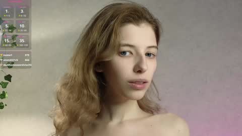 Snapshot of llesslie chatting on 8, 12, 2024 Lesly online show from 8, 12, 2024