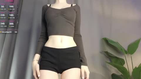 Snapshot of llesslie chatting on 7, 3, 2025 Lesly online show from 7, 3, 2025