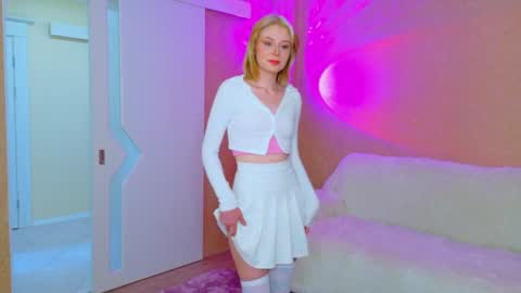 llovelymia online show from 19, 6, 2026