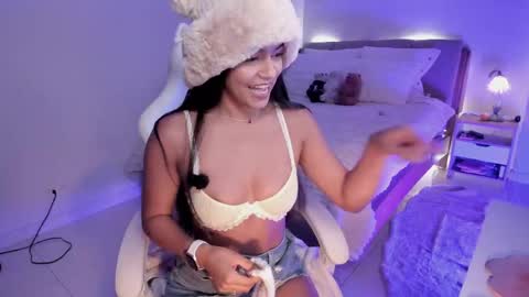 Snapshot of lm_kloeeh chatting on 27, 5, 2026 Kloe see you 28-11 to celebrate my birthday online show from 27, 5, 2026