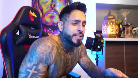 logan_hugh8 online show from 11, 10, 2025