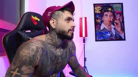 logan_hugh8 online show from 4, 11, 2025