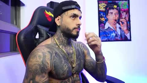 logan_hugh8 online show from 14, 12, 2025