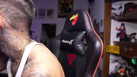 logan_hugh8 online show from 10, 4, 2026