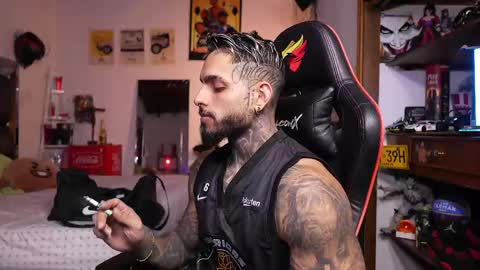 logan_hugh8 online show from 15, 5, 2026
