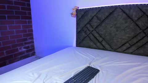 Snapshot of logan_west1 chatting on 22, 10, 2025 Logan online show from 22, 10, 2025