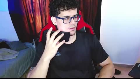 Snapshot of loganandrwz chatting on 4, 2, 2026 Loganandrwz online show from 4, 2, 2026