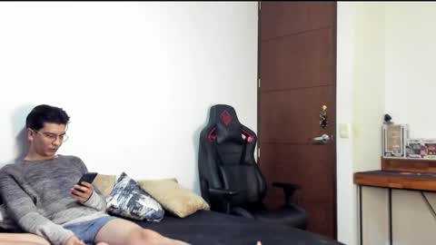 Snapshot of logannick chatting on 22, 10, 2025 Logan online show from 22, 10, 2025