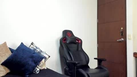 Snapshot of logannick chatting on 4, 11, 2025 Logan online show from 4, 11, 2025