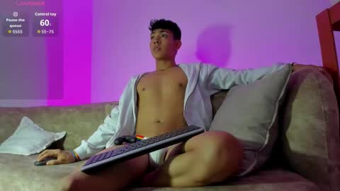 logantwink18 online show from 15, 11, 2025