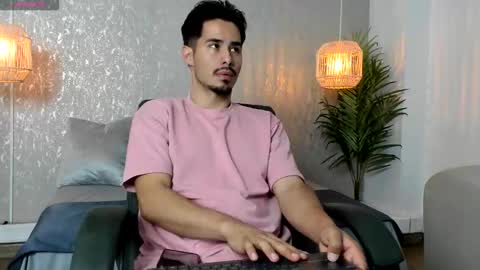 Snapshot of loghan_fox chatting on 28, 9, 2025 Loghan online show from 28, 9, 2025