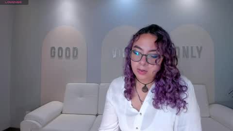 Snapshot of loiseharper chatting on 3, 5, 2026 Loise online show from 3, 5, 2026