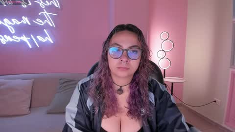 Snapshot of loiseharper chatting on 18, 5, 2026 Loise online show from 18, 5, 2026