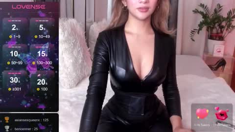 Snapshot of loisewilliams chatting on 2, 10, 2025 Mistress L online show from 2, 10, 2025