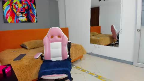 lola_sweeet18 online show from 8, 7, 2026