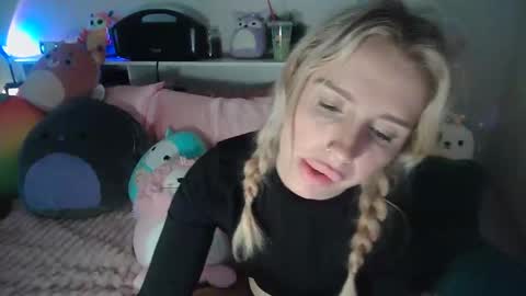 Snapshot of lolaa555 chatting on 8, 4, 2026 lolaa555 online show from 8, 4, 2026