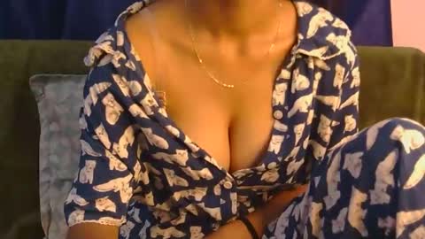 Snapshot of lolaa_darling chatting on 3, 5, 2026 lolaa online show from 3, 5, 2026