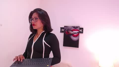 lolaandcamille online show from 27, 10, 2025