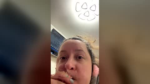 lolaatatee online show from 25, 4, 2026