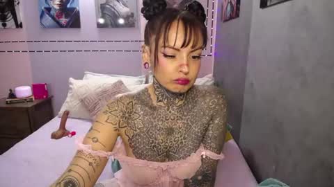 Snapshot of lolabrouse__ chatting on 10, 7, 2026 Lola online show from 10, 7, 2026