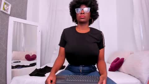 Snapshot of lolajenkiins chatting on 29, 9, 2025 lola online show from 29, 9, 2025