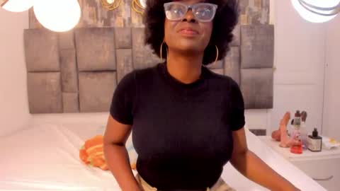 Snapshot of lolajenkiins chatting on 4, 10, 2025 lola online show from 4, 10, 2025