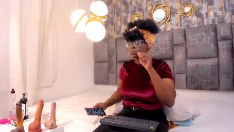 Snapshot of lolajenkiins chatting on 5, 10, 2025 lola online show from 5, 10, 2025