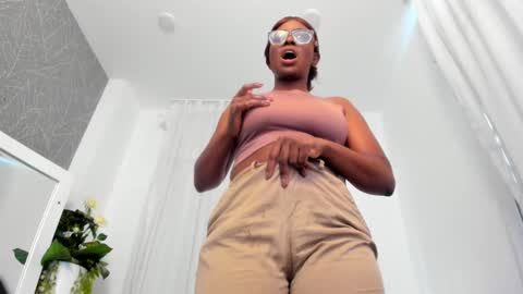 Snapshot of lolajenkiins chatting on 8, 10, 2025 lola online show from 8, 10, 2025