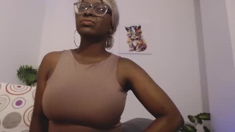 Snapshot of lolajenkiins chatting on 19, 10, 2025 lola online show from 19, 10, 2025