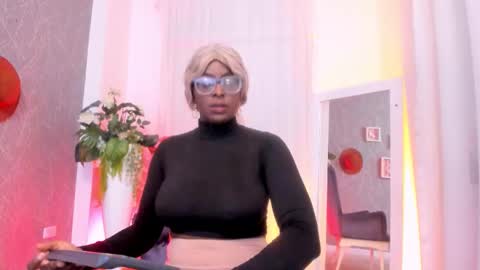 Snapshot of lolajenkiins chatting on 22, 10, 2025 lola online show from 22, 10, 2025