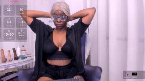 Snapshot of lolajenkiins chatting on 8, 11, 2025 lola online show from 8, 11, 2025