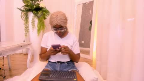 Snapshot of lolajenkiins chatting on 17, 11, 2025 lola online show from 17, 11, 2025