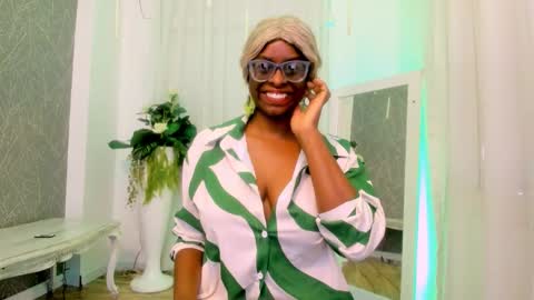 Snapshot of lolajenkiins chatting on 19, 11, 2025 lola online show from 19, 11, 2025