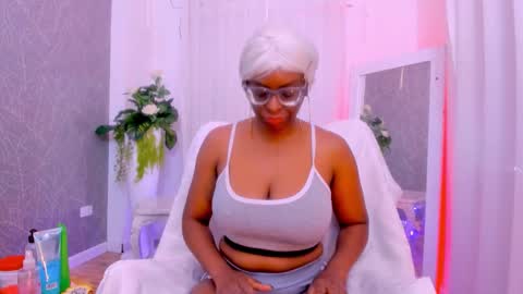 Snapshot of lolajenkiins chatting on 22, 11, 2025 lola online show from 22, 11, 2025