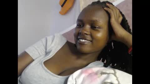 Snapshot of lolamia7 chatting on 11, 11, 2025 lolamia7 online show from 11, 11, 2025