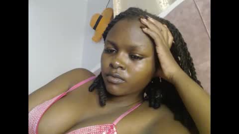 Snapshot of lolamia7 chatting on 20, 11, 2025 lolamia7 online show from 20, 11, 2025