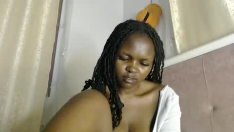 Snapshot of lolamia7 chatting on 27, 11, 2025 lolamia7 online show from 27, 11, 2025