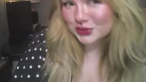 Snapshot of lolapeach222 chatting on 7, 11, 2025 Lola Peach xo online show from 7, 11, 2025