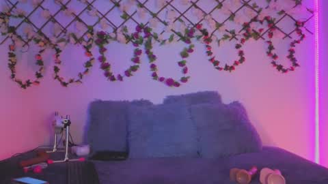  Lola  online show from 25, 11, 2025