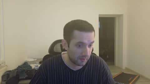 londonboy918070 online show from 28, 2, 2025