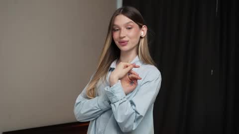 Snapshot of lonely_paradisee chatting on 9, 11, 2025 Sofia online show from 9, 11, 2025