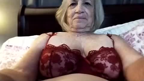 Snapshot of lonelylana1955 chatting on 18, 10, 2025 lonelylana1955 online show from 18, 10, 2025