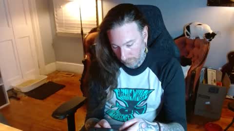 Snapshot of longhair021 chatting on 5, 12, 2025 longhair online show from 5, 12, 2025