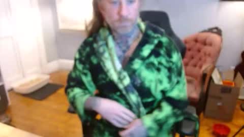 Snapshot of longhair021 chatting on 15, 12, 2025 longhair online show from 15, 12, 2025